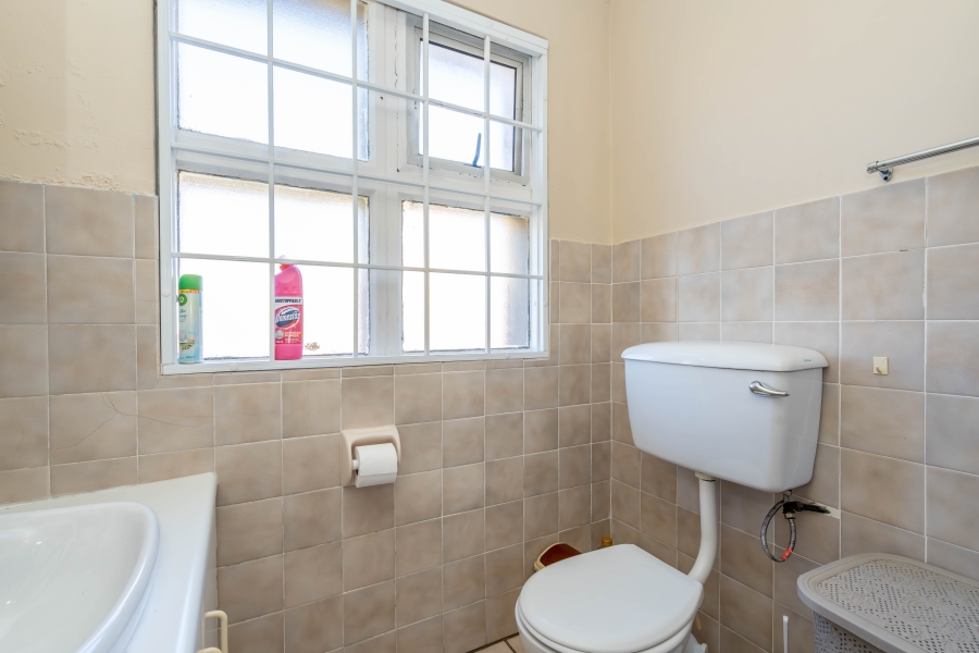 8 Bedroom Property for Sale in Middedorp Western Cape